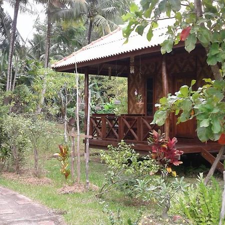 Ban Ban Bangalow Koh Jum Bagian luar foto