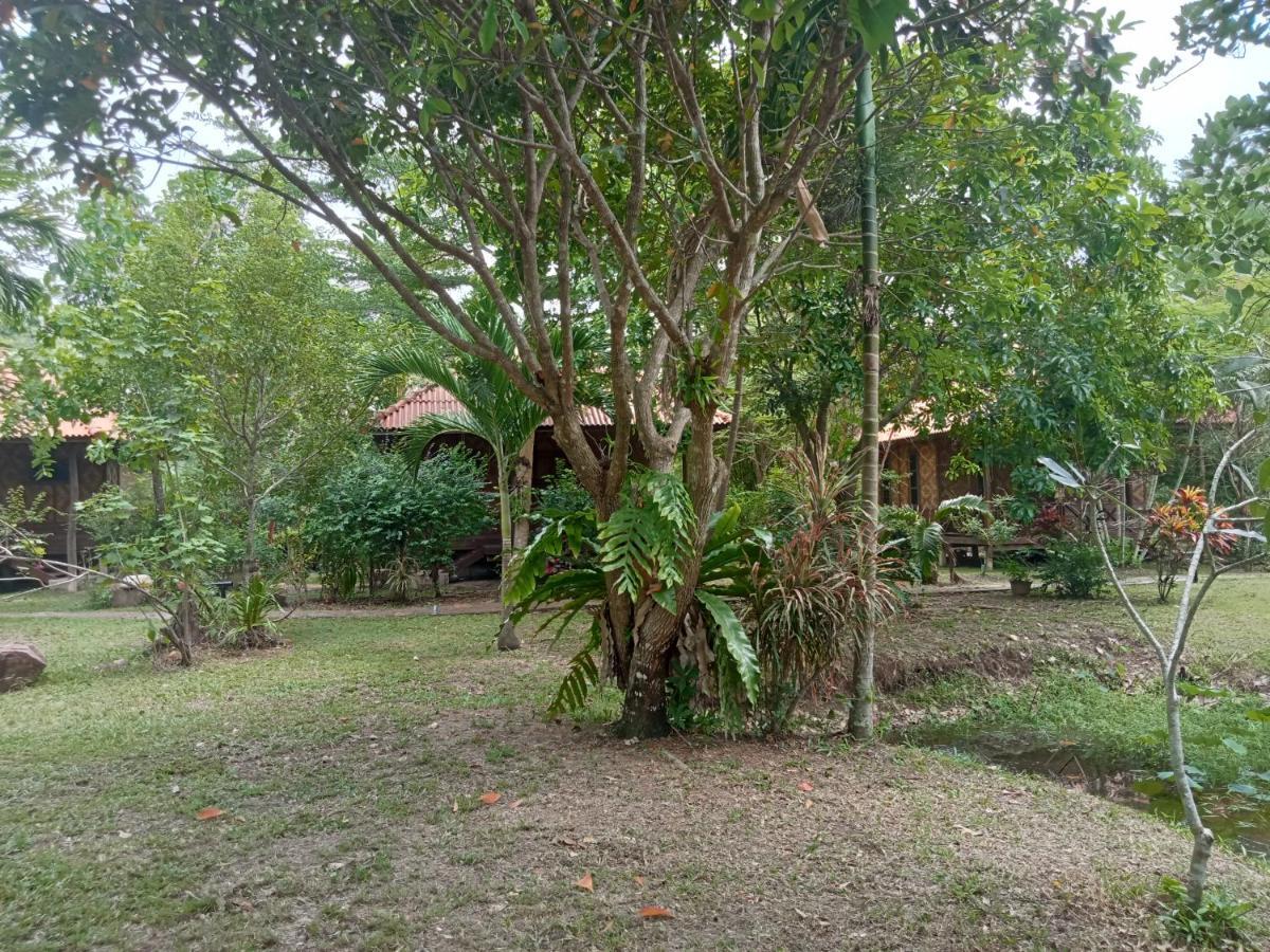 Ban Ban Bangalow Koh Jum Bagian luar foto
