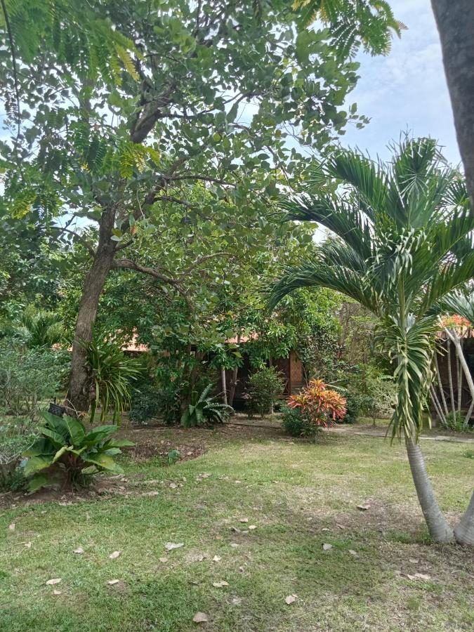 Ban Ban Bangalow Koh Jum Bagian luar foto