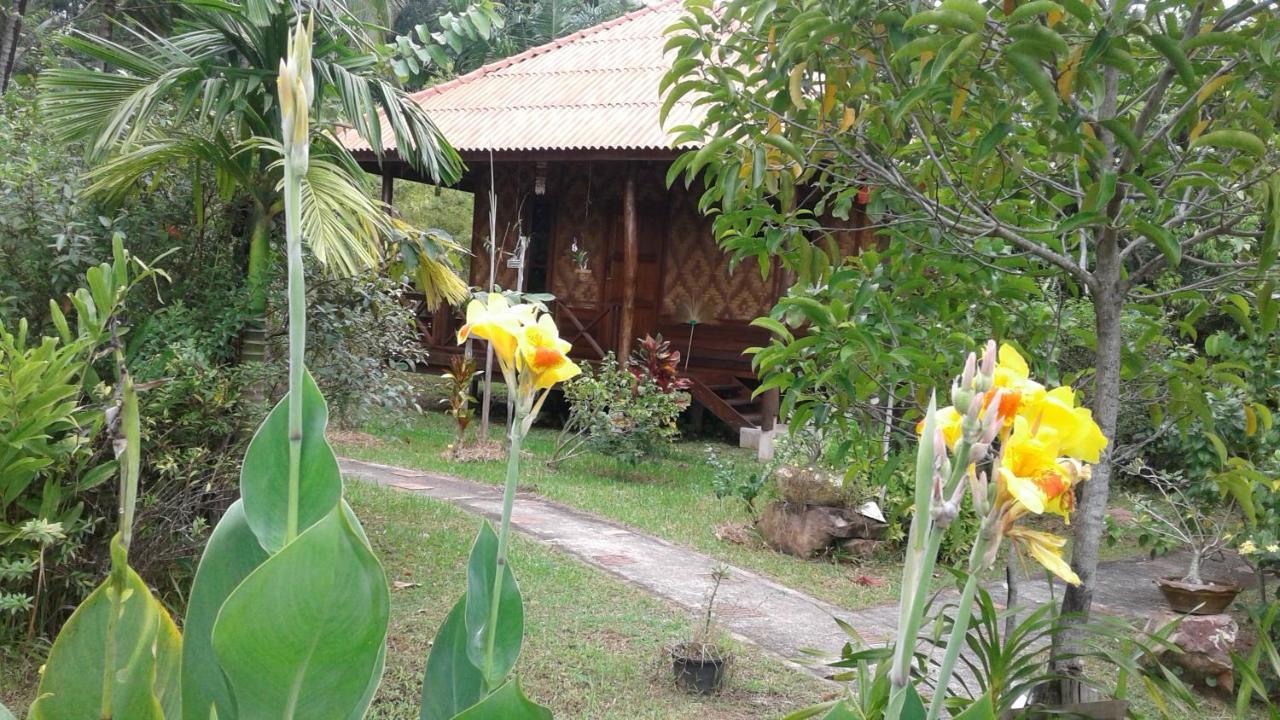 Ban Ban Bangalow Koh Jum Bagian luar foto